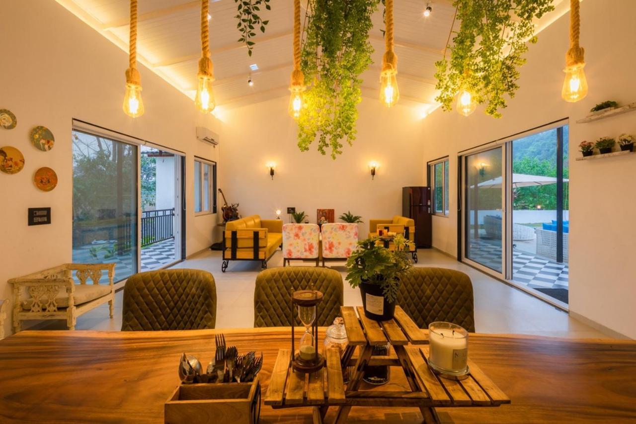 Saffronstays Turquoise Maison, Karjat Exteriér fotografie