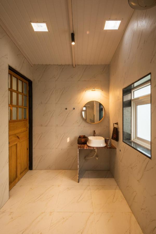Saffronstays Turquoise Maison, Karjat Exteriér fotografie